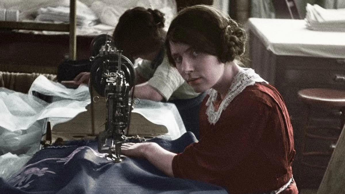 Le Si&egrave;cle des couturi&egrave;res (Les Monteuses et monteurs associ&eacute;s)